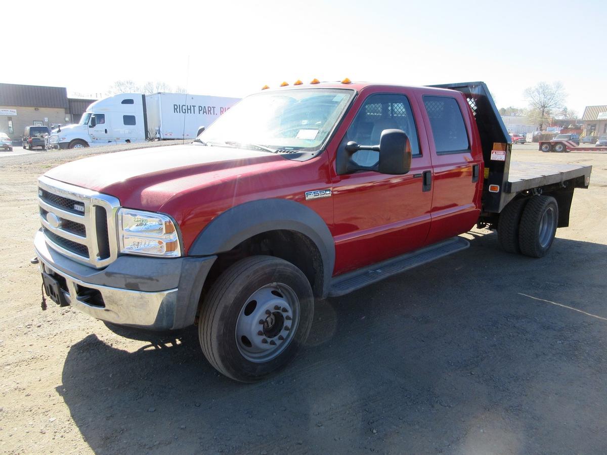 2005 Ford F-550 Lariat S/A Flatbed Truck