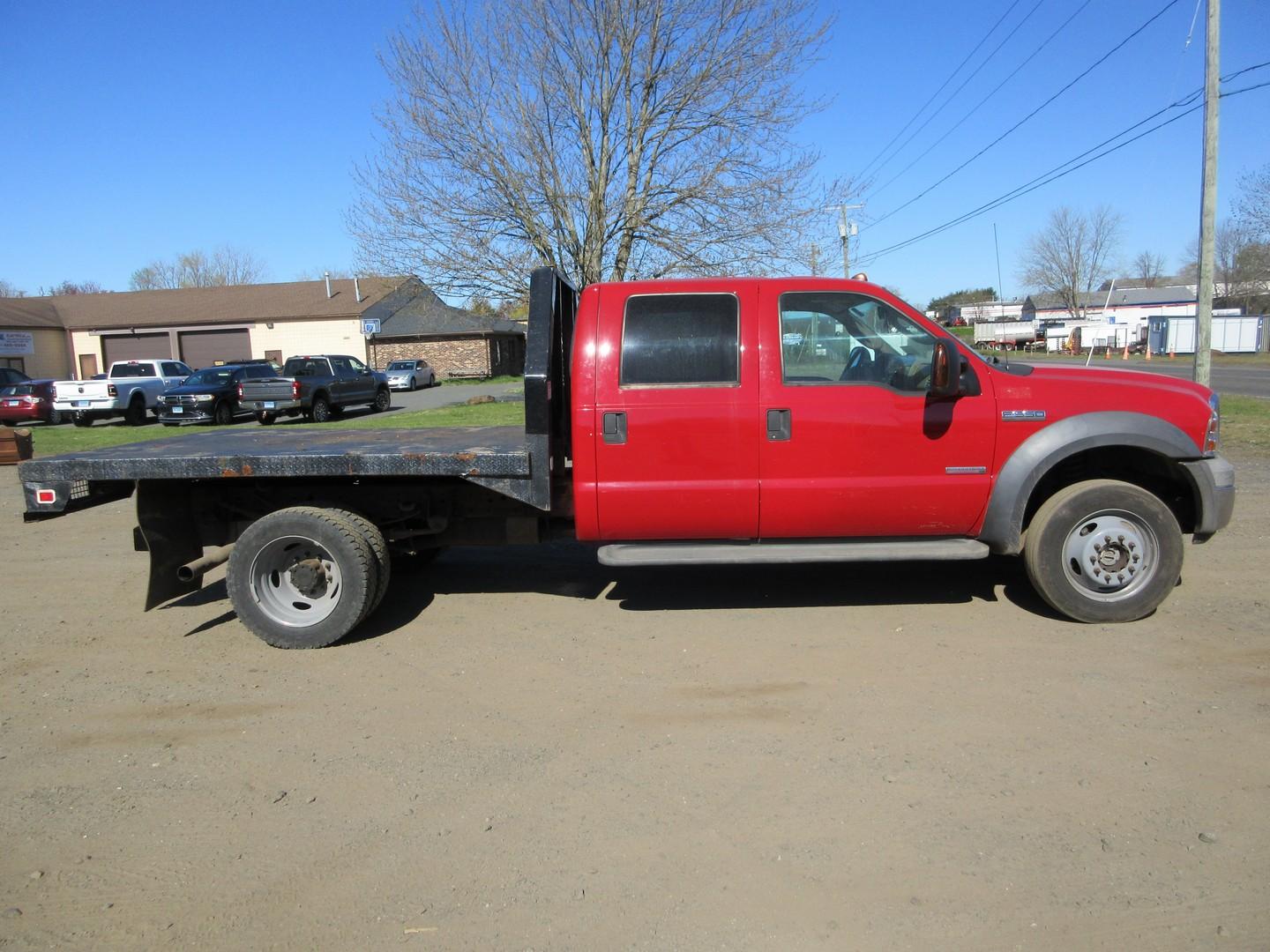 2005 Ford F-550 Lariat S/A Flatbed Truck