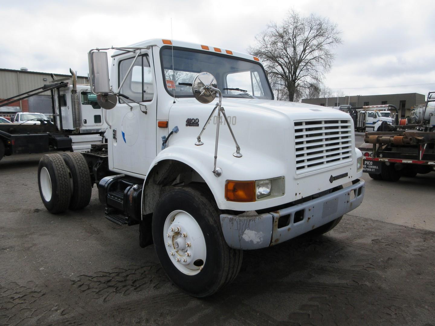 1999 International 4900 S/A Tractor