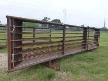 8- 24' FREESTANDING PANELS W/8' GATE