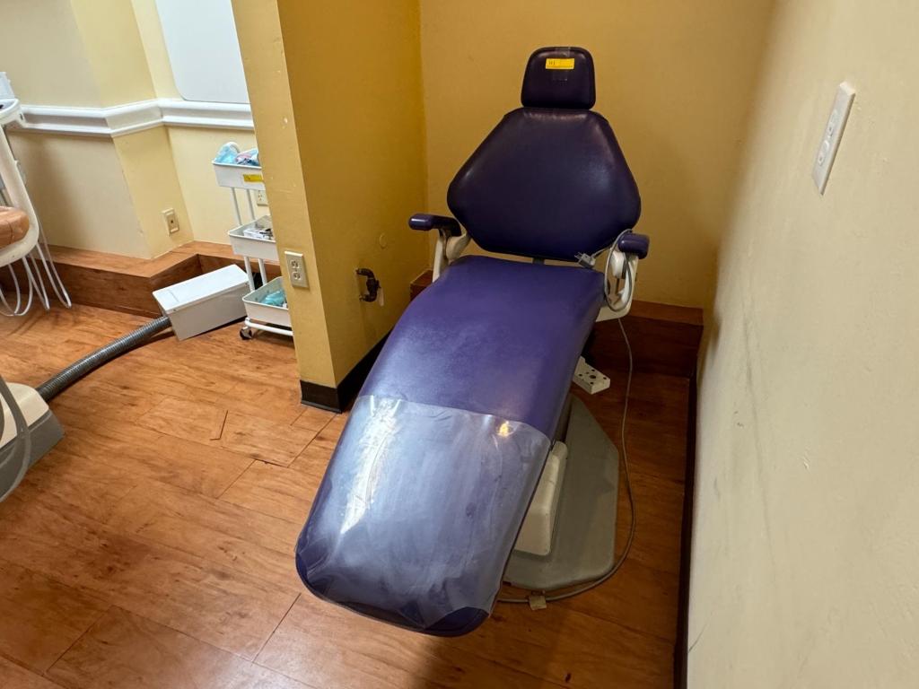 CHILDRENS DENTAL PATIENT CHAIR