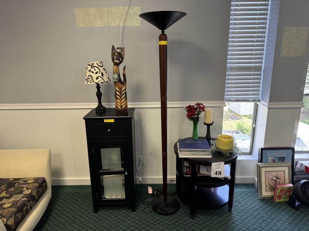 LOT CONSISTING OF FLOOR LAMP,