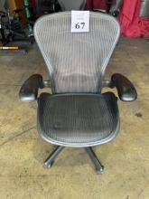 HERMAN MILLER AERON OFFICE ROLLING CHAIR