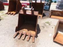 34" excavator bucket