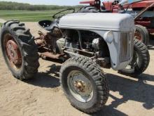 Ford 9N gas Tractor (T)