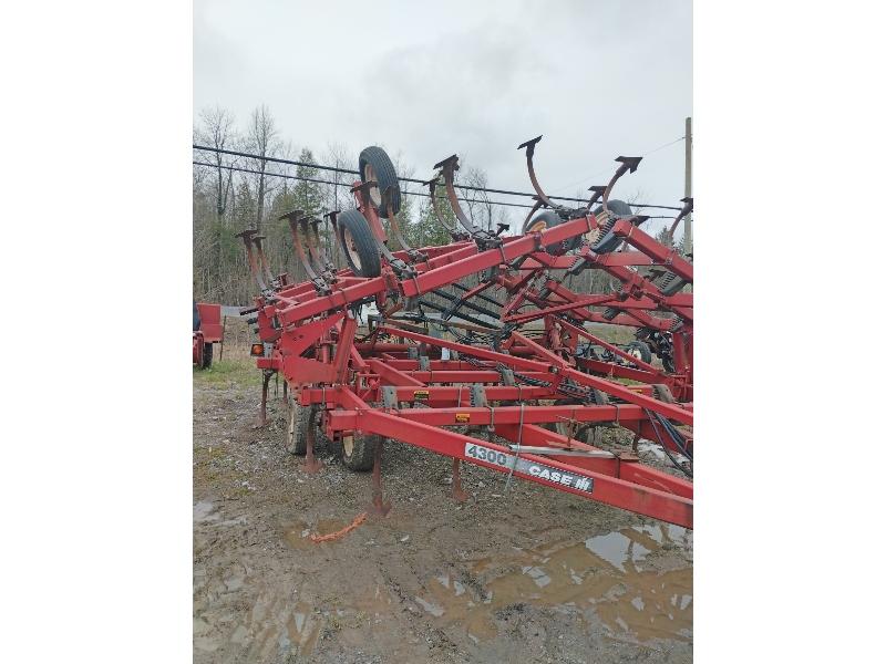 Case IH 4300 28' Cultivator