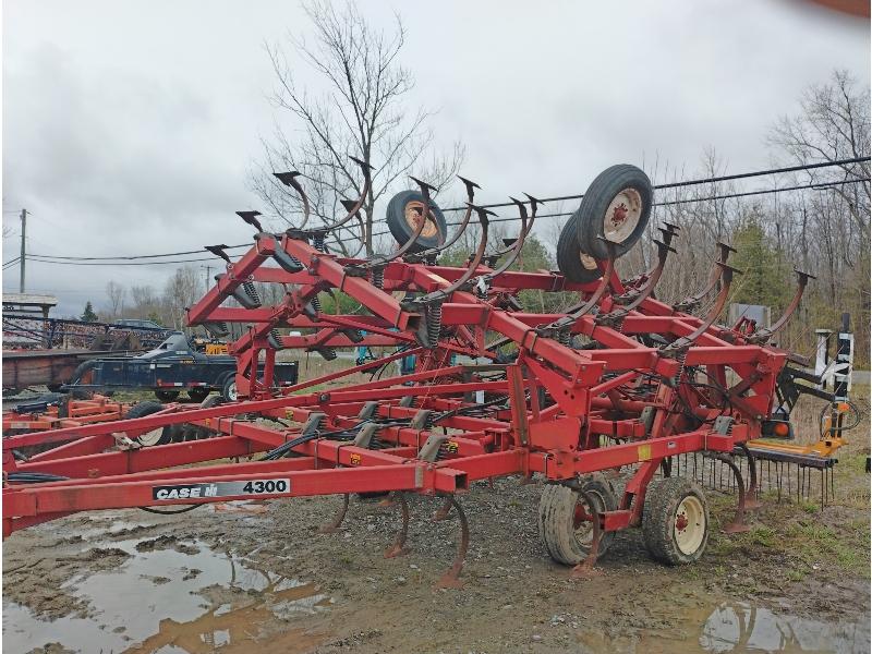 Case IH 4300 28' Cultivator