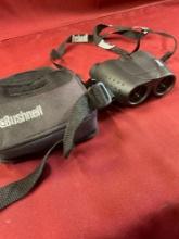 Bushnell Explorer 10 x 25 FOV 288 ft, like new with bag binoculars