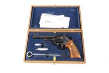 Cased Smith & Wesson, Model 57 Double Action Revolver, .41 MAG caliber, SN N809015, blue finish, 6"