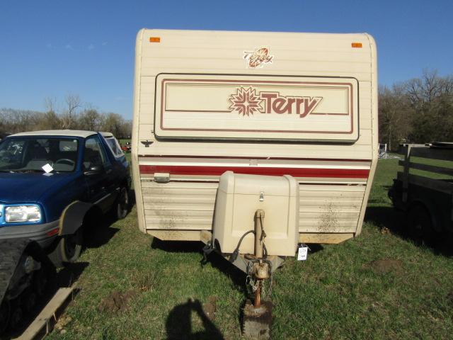 100. 1988 TERRY 26 FT. TRAVEL TRAILER, GAS FURNACE, QUEEN BED, SHOWER, FRON