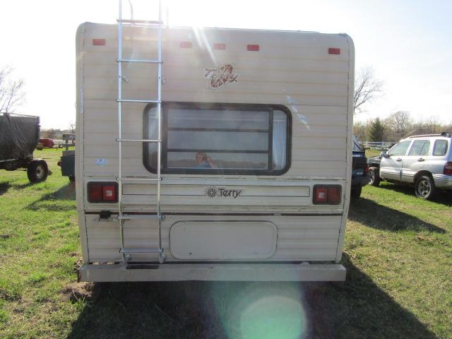 100. 1988 TERRY 26 FT. TRAVEL TRAILER, GAS FURNACE, QUEEN BED, SHOWER, FRON