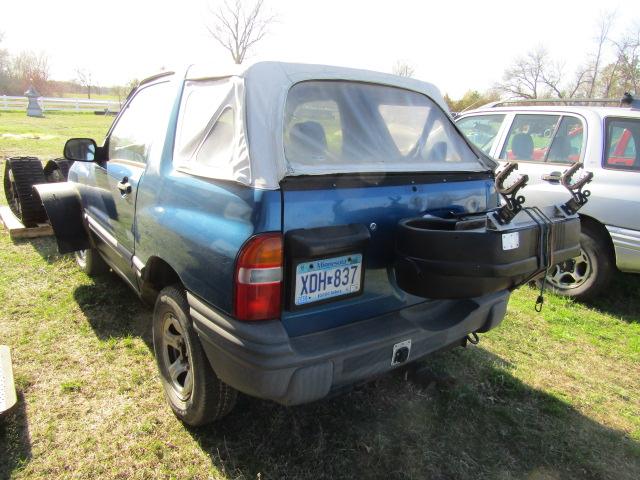 99. 2000 CHEVROLET TRACKER, AT, 4 X 4, 4 CYLINDER ENGINE, SELLS WITH FULL S