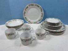 20 pc Gibson Designs Christmas Charm-Delight Holiday Harmony Dinnerware Holly & Berries on