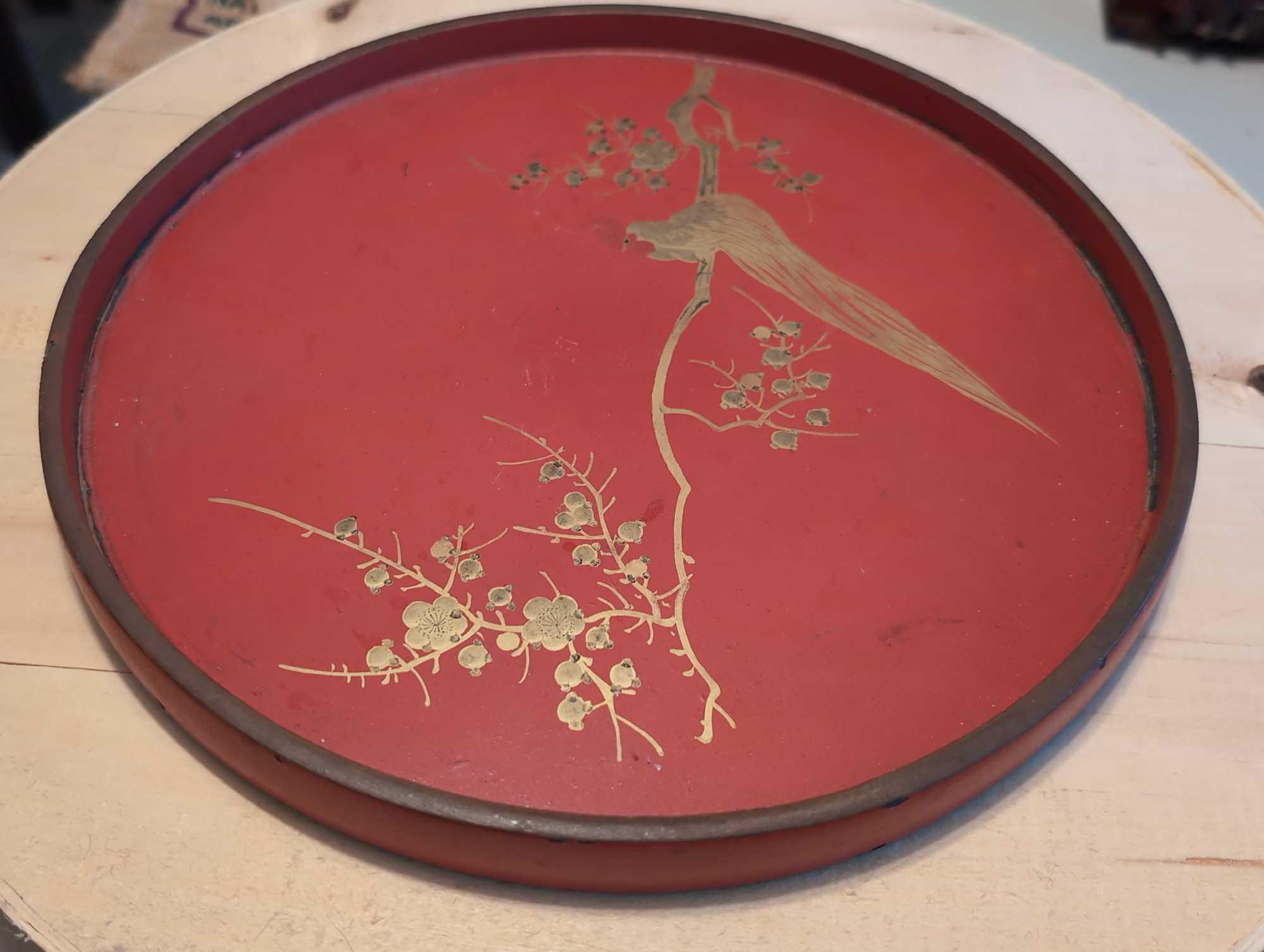 (BR2) LOT OF MISC. TO INCLUDE A LACQUERED MADE IN JAPAN CIRCULAR TRAY, A YORK VALLEY CHEESE CO.