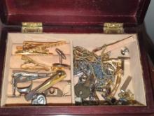 (BR1) ESTATE JEWELRY LOT, MISC COSTUME JEWELRY IN A MAHOGANY DRESSER BOX, THE LID HAS A EARLY FORD