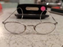 (DR) ANTIQUE 1/10 12K WHITE GOLD FILLED EYEGLASSES WITH HARD VASE. MARKED (3) DIFFERENT TIMES ON THE