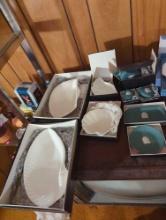 (LR) LOT OF 9 WEDGWOOD ITEMS,, MATCHING 5 PCS SET, VASE 5 1/4"H, 2 SMALL COVERED DISHES APPROX 2"L