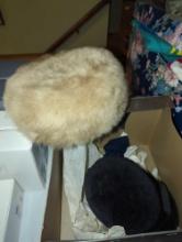 (UPH) MARTIN'S HAT BOX WITH 2 VINTAGE HATS AND 4 PAIRS OF GLOVES, 1 HAT IS A VINTAGE FUR WOMENS HAT,