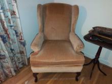 (UPOFC) CLAYTON MARCUS UPHOLSTERED QUEEN ANNE WING BACK ARM CHAIR WITH ARM COVERS. IT MEASURES