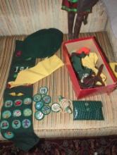 (UPBR2) LOT OF VINTAGE GIRL SCOUTS OF AMERICA ITEMS, BERET, SASH WITH BADGES, GS BRANDED ID WALLET,