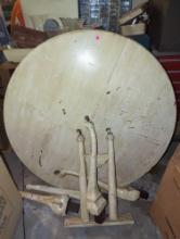 (GAR) VINTAGE ROUND DINING TABLE IN WHITE. USED WORN CONDITION,