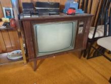 (LR) VINTAGE ZENITH CHROMACOLOR II TV, WOOD CASE, NEEDS TLC, 37 3/4"L 18 1/2"W 29 3/4"H