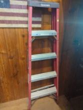 (BAS) HUSKY 4 STEP FOLDING LADDER, USED