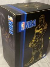 NBA Black Edition: 2007 Carmelo Anthony collectible statue