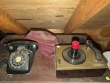 (GAR) LOT OF 2 ITEMS TO INCLUDE, EARLY STYLE ROTARY PHONE, AND A VINTAGE RCA VICTOR 45 RECORD PLAYER