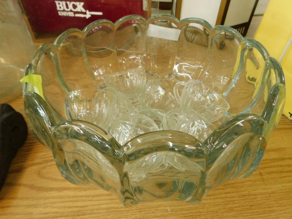 Vintage Punch Bowl with 9 Cups
