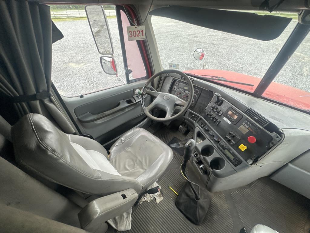 2004 Freightliner Columbia Sleeper Truck Tractor