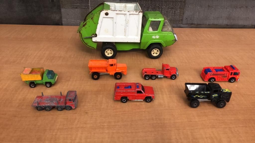 TONKA GARBAGE TRUCK & VARIOUS HOT WHEELS TOYS