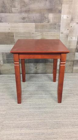 SIMPLE CHERRYWOOD-TONE SIDE TABLE