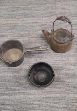 SMALL CAST IRON SWIVL LID TEAPOT, CAULDRON & MORE