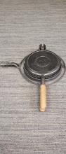 GRISWOLD NO. 8 CAST IRON WAFFLE MAKER