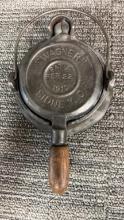 ANTIQUE WAGNER SIDNEY SALESMAN SAMPLE WAFFLEMAKER