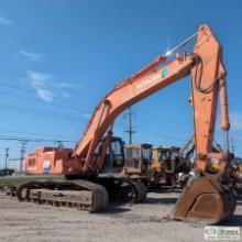 EXCAVATOR, 1996 HITACHI EX400LC-3, EROPS, PIN ON DIG BUCKET, HYDRAULIC THUMB. THUMB DETACHED, ON PAL