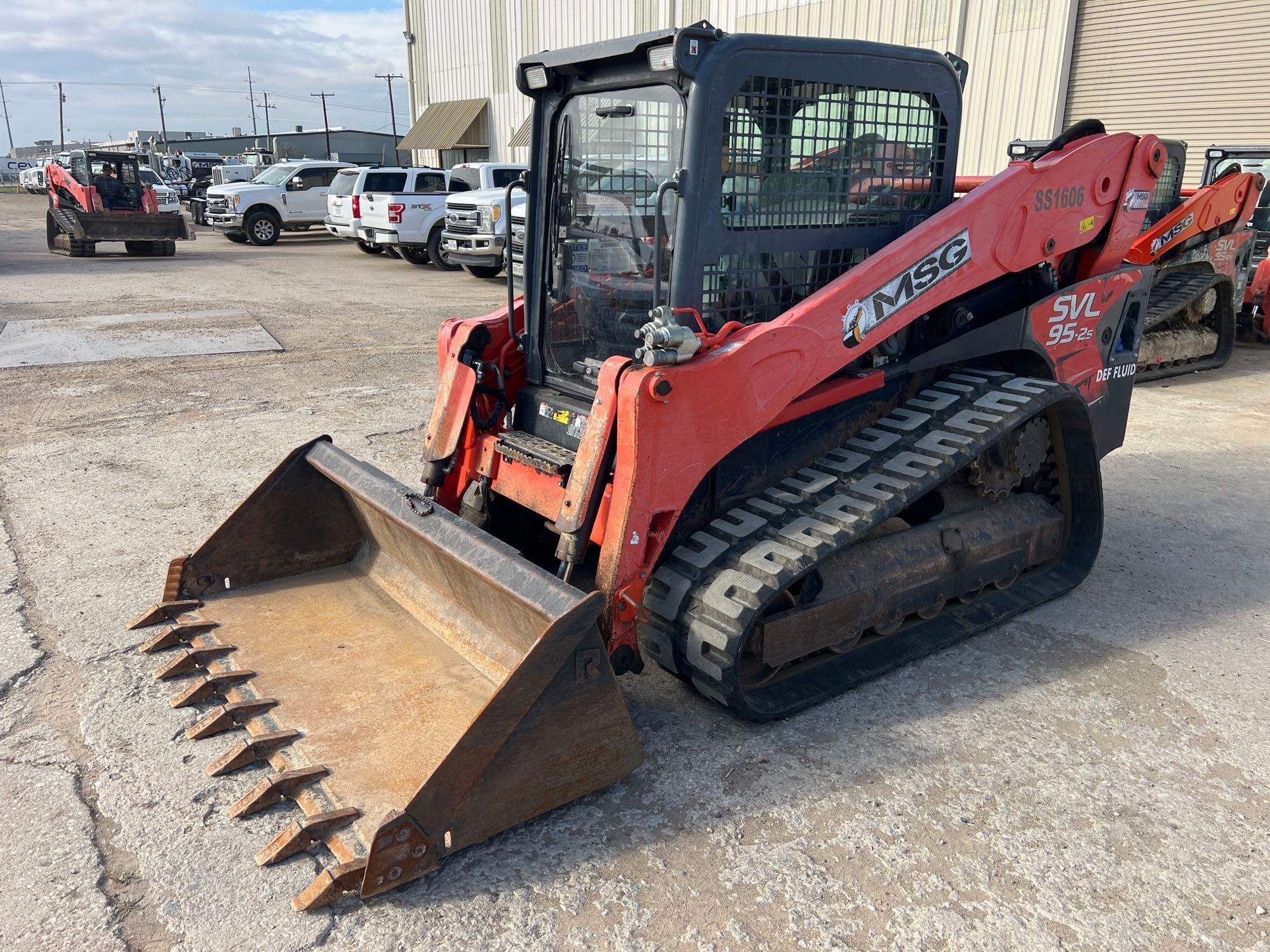 2016 KUBOTA SVL95-2SHFC RUBBER TRACKED SKID STEER SN:JKUC0953C01S31606 powered by Kubota diesel