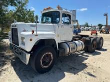 1988 MACK R69 TRUCK TRACTOR VN:W006558 powered by dsiesel engine, 300hp, equipped with wet line,
