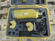SURVEY EQUIPMENT SURVEY EQUIPMENT TOPCON TP-L4B UTILITY PIPE LASER equipped with travelling case