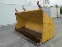 SNOW EQUIPMENT SNOW ATTACHMENT GARIER 128'' QUICK COUPLER SNOW BUCKET equipped with bolt on cutting