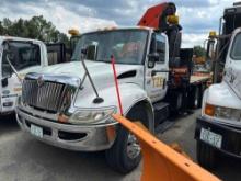 2006 INTERNATIONAL 4400 KNUCKELBOOM TRUCK VN:181908 powered by DT466 diesel engine, equipped with