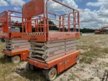 2017 SNORKEL S4732E SCISSOR LIFT SN:S4732E-04-000929 electric powered, equipped with 32ft. Platform