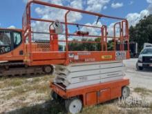 2015 SNORKEL S4732E SCISSOR LIFT SN:S4732E-04-000227 electric powered, equipped with 32ft. Platform