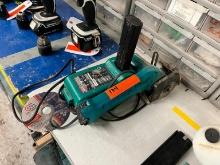 MAKITA 4190D CORDLESS 3 3/8IN. BLADE ABRASIVE SAW W/ CHARGER SUPPORT EQUIPMENT