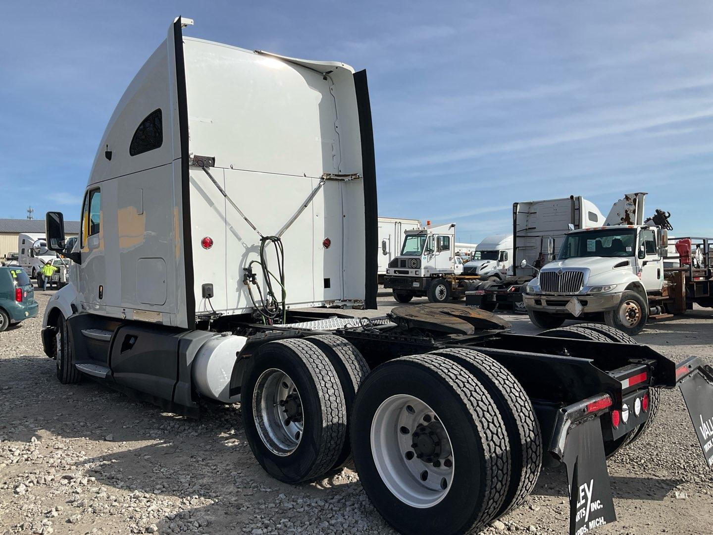 2013 KENWORTH T700 Serial Number: 1XKFDP9X7DJ342489