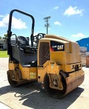 2014 CATERPILLAR CB14B VIBRATORY SMOOTH DRUM ROLLER, DIESEL POWERED, DRUMS APPROX 40in WIDE, RUNS