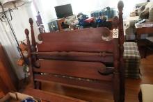 FULL SIZE MAHOGANY PINEAPPLE POSTER BED