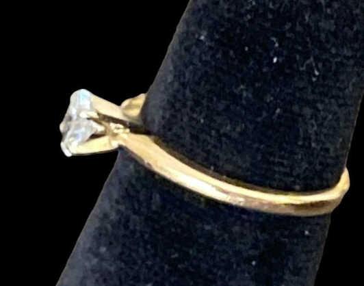 14 Kt Yellow Gold Oval Diamond Solitaire