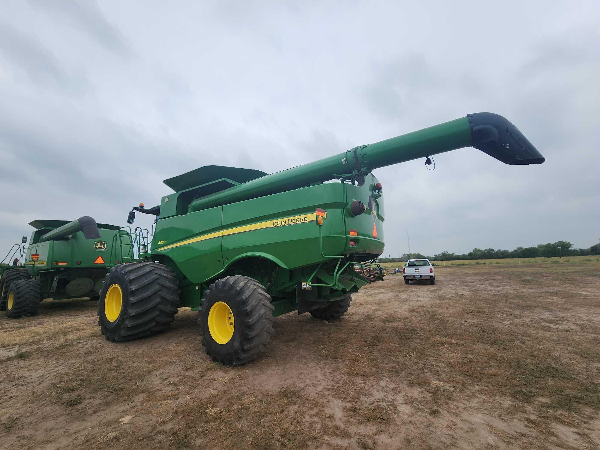 John Deere S670S STS Combine